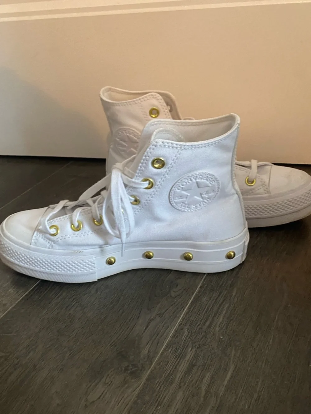 Converse shoes - Picture 8 of 16